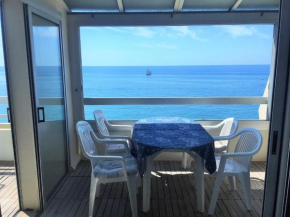 dernier etage 1ere ligne mer 1 chambre parking